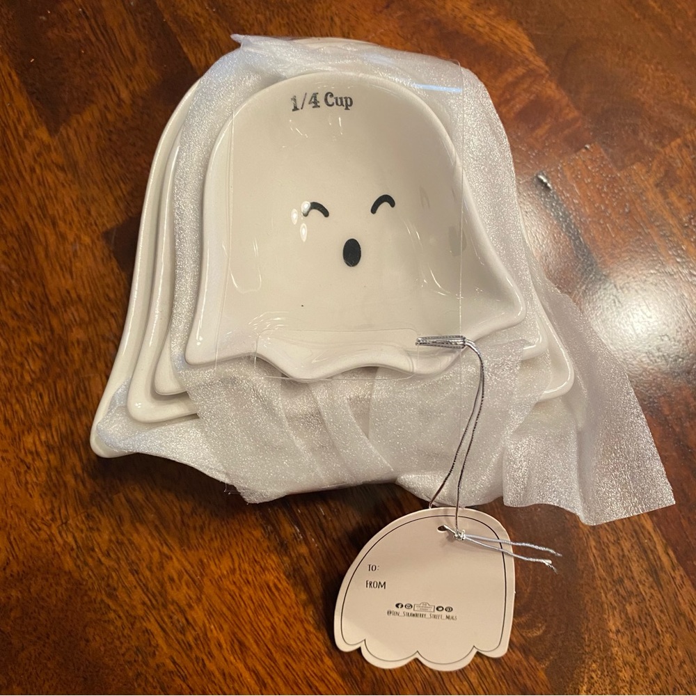 NWT Ghost Stacking Measuring Cups